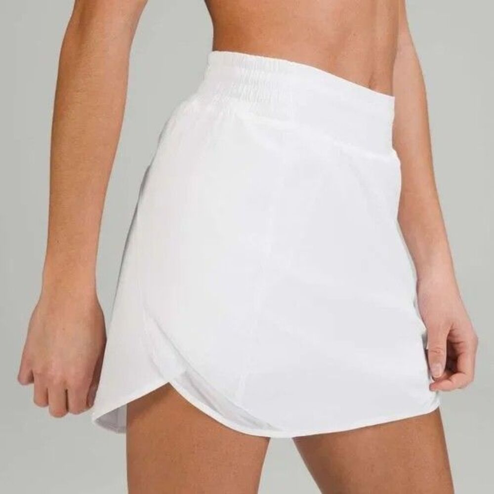 LULULEMON Women's EEUC Hotty Hot white Skirt Skort - size 4